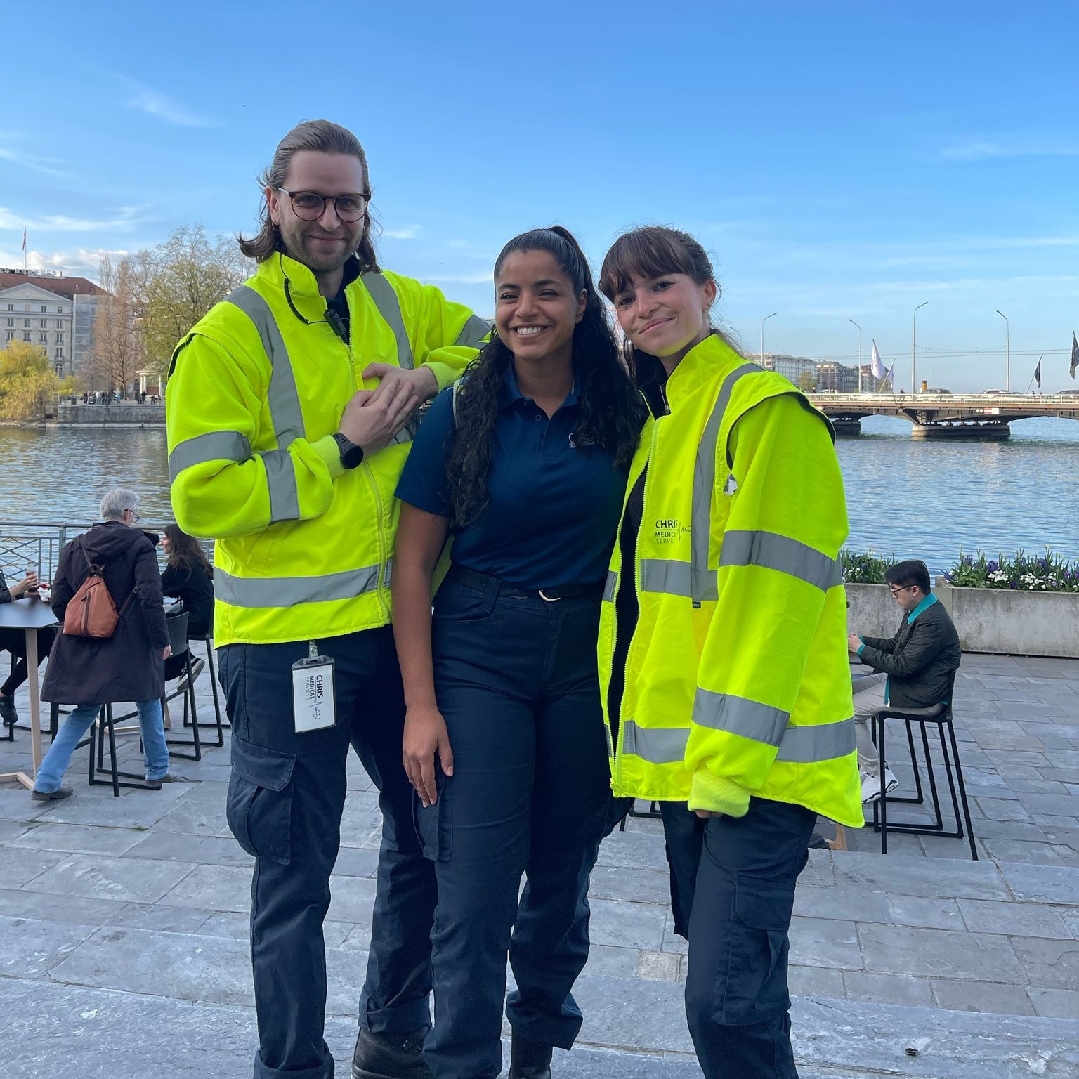 Ă lâoccasion de Watches and Wonders Geneva, les Ă©quipes de Chris Medical Services Ă©taient mobilisĂ©es sur lâĂ©vĂ©nement âïžIn The Cityâïžpour assurer la sĂ©curitĂ© mĂ©dico-sanitaire au cĆur de GenĂšve.
đ PrĂ©sents sur le terrain, notre Ă©quipe a veillĂ© au bon dĂ©roulement des animations organisĂ©es sur les quais, entre concerts et Ă©vĂ©nements festifs.
đ Un grand merci aux organisateurs pour leur confiance et leur prĂ©cieuse collaboration tout au long de lâĂ©vĂ©nement, ainsi quâĂ toute notre Ă©quipe pour son engagement et son professionnalisme !
#WatchesAndWonders #Geneva #ChrisMedicalServices #ĂvĂ©nementiel #SĂ©curitĂ©Sanitaire #InTheCity