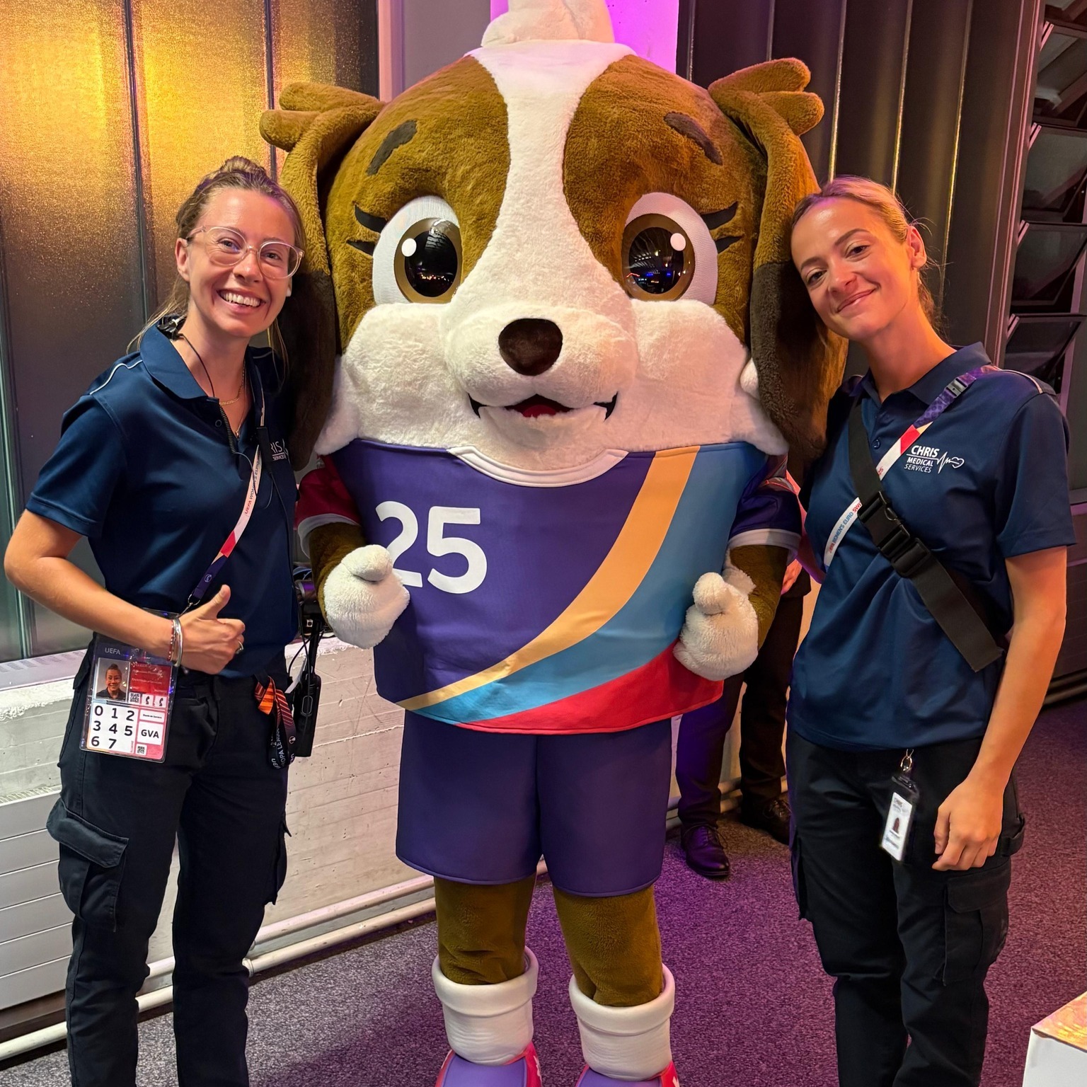 ⚽ WEURO25 à Genève : du foot, des fans et une team au top !
Genève a vibré au rythme du football féminin, et Chris Medical Services était en première ligne ! Matchs, Fan Zone, Rassemblements de supporters : notre équipe était là pour assurer le dispositif médico-sanitaire. 💪🩺
Ambiance de folie, émotions fortes, et une énergie venue des quatre coins de l’Europe... On a vécu un été footballistique ! 🔥🎉
🙏 Côté coulisses ? Une expérience inoubliable : des rencontres inspirantes, une team ultra soudée, et une motivation sans faille à chaque instant.
Une équipe fière d’avoir contribué à cet engouement ! 💙
#WEURO25 #FootballFéminin #stadedegeneve #firstaid #postesecours #premierssecours #secourisme #football #geneve #ChrisMedicalServices #TeamEngagée #SantéEtSécurité