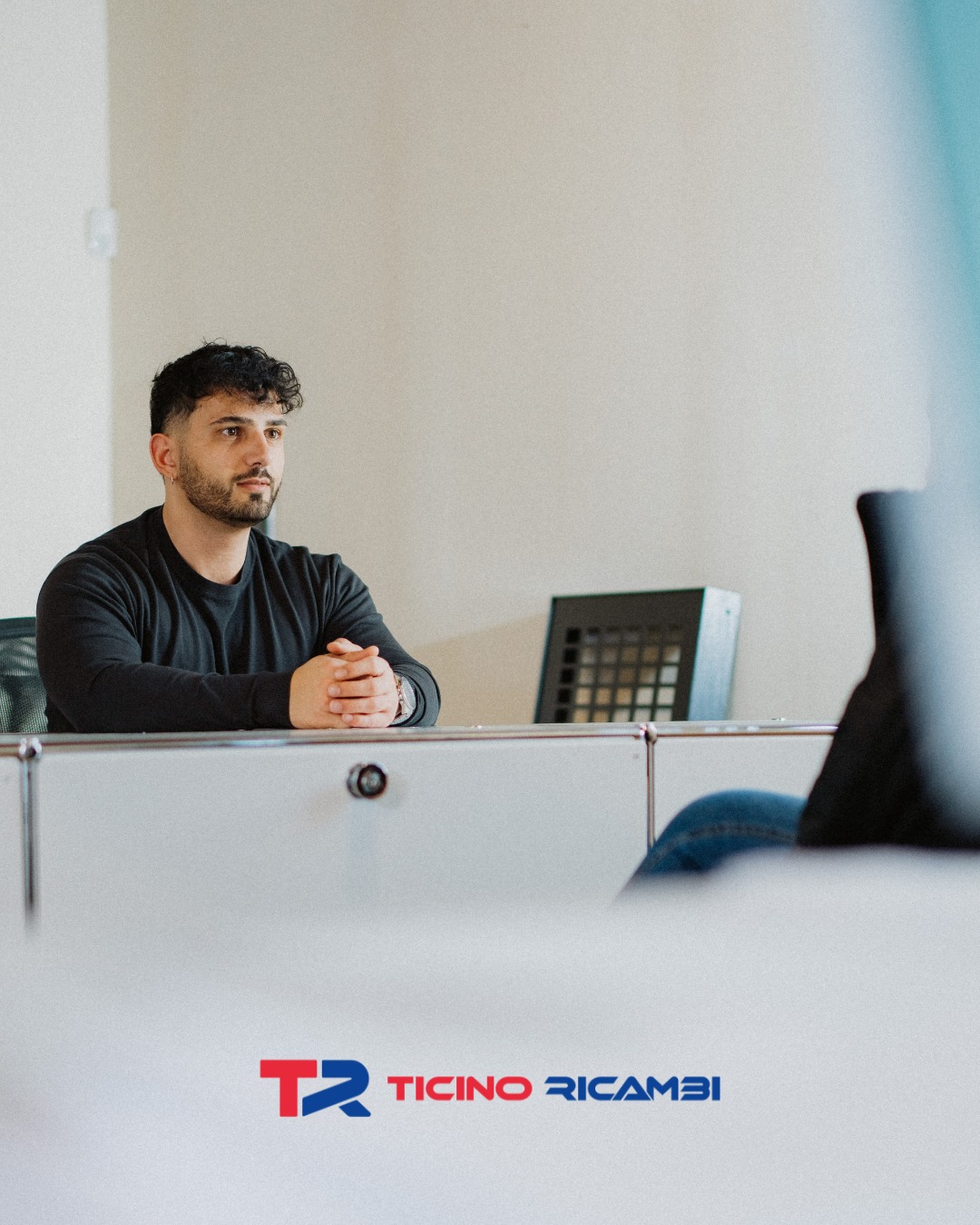 📞 Ascoltare, capire, rispondere: è così che costruiamo ogni giorno la fiducia con i nostri clienti.
In Ticino Ricambi, ogni richiesta è un’opportunità per fare meglio, più in fretta, più vicino.
#TicinoRicambi #CustomerCare #RicambiAuto #Efficienza #Ascolto #TeamTR
📞 Zuhören, verstehen, handeln – so bauen wir täglich Vertrauen auf.
Bei Ticino Ricambi ist jede Anfrage eine Chance, schneller, besser und näher zu sein.
#TicinoRicambi #Kundendienst #Autoteile #Effizienz #TeamTR #Vertrauen