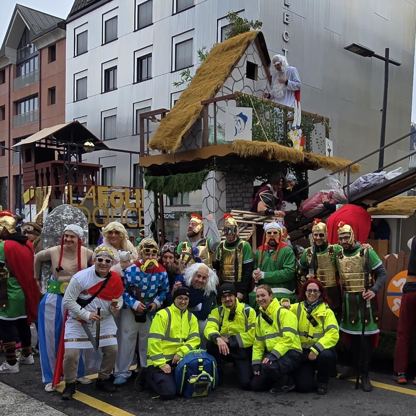 📣 Au rythme des événements…
Ces dernières semaines, nos équipes ont assuré les dispositifs médico-sanitaires de plusieurs festivités, entre carnavals et Brandons🎭, tout en poursuivant leur engagement sur les différents calendriers sportifs.
Notamment auprès des clubs que nous accompagnons, lors des play-offs du GSHC🏒ainsi que des rencontres de Coupe Suisse du SLO et d’Yverdon Sport ⚽ , dans des moments clés de la saison où joueurs et public vivent toute l’intensité du sport.
Entre affluence, festivités et interventions, nos équipes restent attentives et engagées à chaque instant. 🚑🤍
Présentes sur le terrain, elles accompagnent les organisateurs tout au long des événements.
💙 Merci à toutes les équipes mobilisées ainsi qu’à nos partenaires pour leur confiance.
#ChrisMedicalServices #PremiersSecours #SécuritéSanitaire #EventSafety #Événementiel #PosteDeSecours #Equipe #Engagement #Genève #Suisse #CalendrierSportif #Football #Hockey #Carnaval #Printemps #gshc #GSHC #servette #carnavalmonthey #brandonsmoudon #yverdonsport #stadelausanneouchy #etoilecarougefc #chrismedicalservices