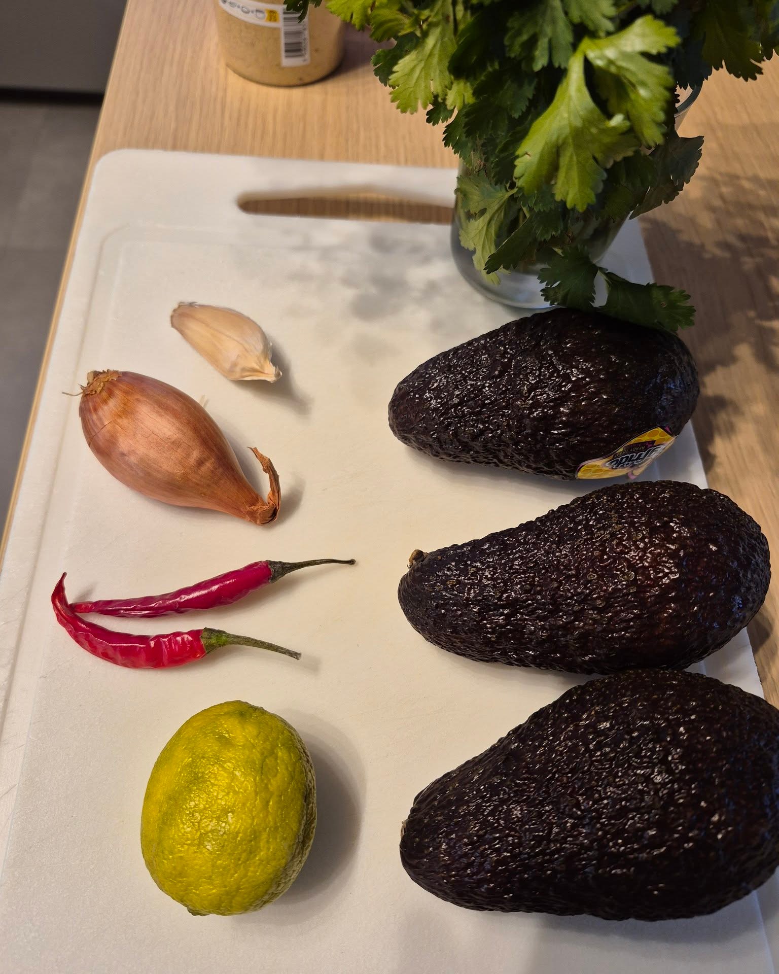 Un petit guacamole maison, un poil piquant pour accompagner nachos et tortillas.
https://www.bouillonmaison.com/2026/04/12/guacamole-maison/
#guacamole #piment #avocat #avocado #mexico #summervibe #apéro #nachos #cuisinemaison #food #foodporn #instafood #foodporn #yummy #coriandre #coriander