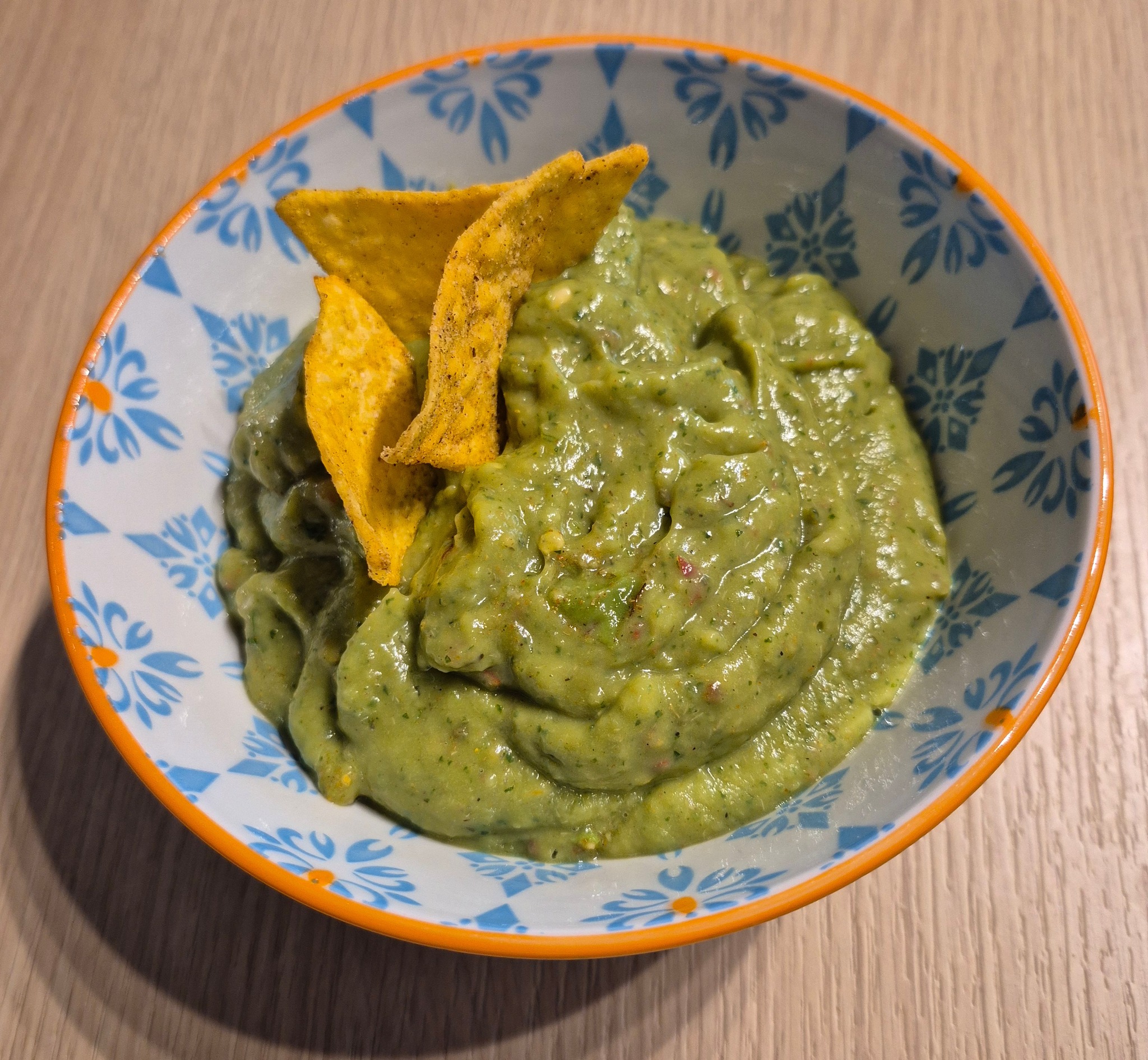 Un petit guacamole maison, un poil piquant pour accompagner nachos et tortillas.
https://www.bouillonmaison.com/2026/04/12/guacamole-maison/
#guacamole #piment #avocat #avocado #mexico #summervibe #apéro #nachos #cuisinemaison #food #foodporn #instafood #foodporn #yummy #coriandre #coriander