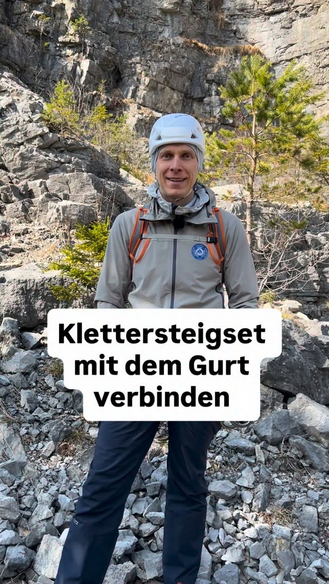 Klettersteigset mit dem Gurt verbinden
Die Schlinge hinter dem Bandfalldämpfer wird via Ankerstich mit dem Klettergurt verbunden.
Gerne auch mal eine Blick in die GBA/ Maual werfen wenn ihr euch ein neues set zugelegt habt.
Leider sehe ich öfters, dass hier ein Karabiner zum verbinden genutzt wird was falsch ist und mehrere Risiken hat, wie z.B. eine mögliche Queerbelastung oder ein ungewolltes öffnen.
Wichtig! sowohl die Karabiner als auch der Banfalldämpfer müssen durchgefädelt werden.
Bei manchen Herstellern ist die Schlinge kleiner dimensioniert und das durchführen etwas fummelig, vor allem beim ausbauen.
#klettersteig
#techtip
#klettern
#bergsteigen
@montaneofficial @blueiceclimbing
