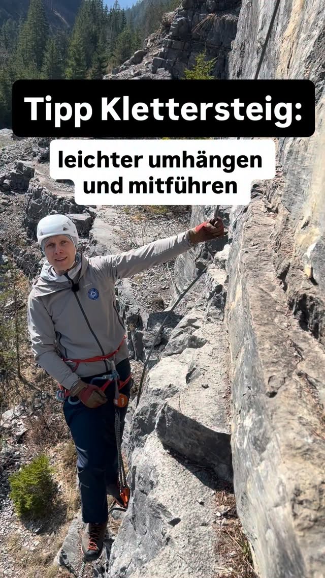 Klettersteig Tipp: leichter umhängen und mitführen
Einfach auf der jeweiligen Seite den Arm unter dem Set durchführen, dadurch kann es nicht weit zurück laufen und das umhängen wird einfach.
#klettersteig
#techtip
#klettern
#bergsteigen
@blueiceclimbing @montaneofficial