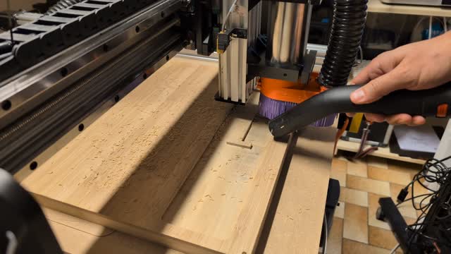 Le projet de rêve de notre client a pris vie ! Nous avons conçu un magnifique coffret à couteaux, avec un intérieur en bambou et en liège, qui témoigne de notre savoir-faire en matière de conception et de fabrication sur mesure. #cnc #decoupelaser #artisanatnumerique #surmesure