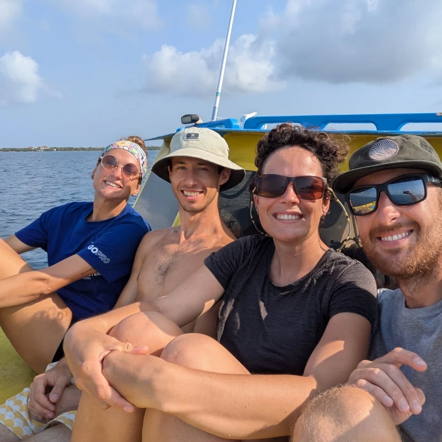 Do you want to know what it's like to live on a Caribbean island off the coast of Honduras while diving almost every day, doing a dive master? Check out our newest blog post!
🤿 ⛱️ 🌅
Check it out on our website (link in bio).
@rachstock
@michaelbarbour97