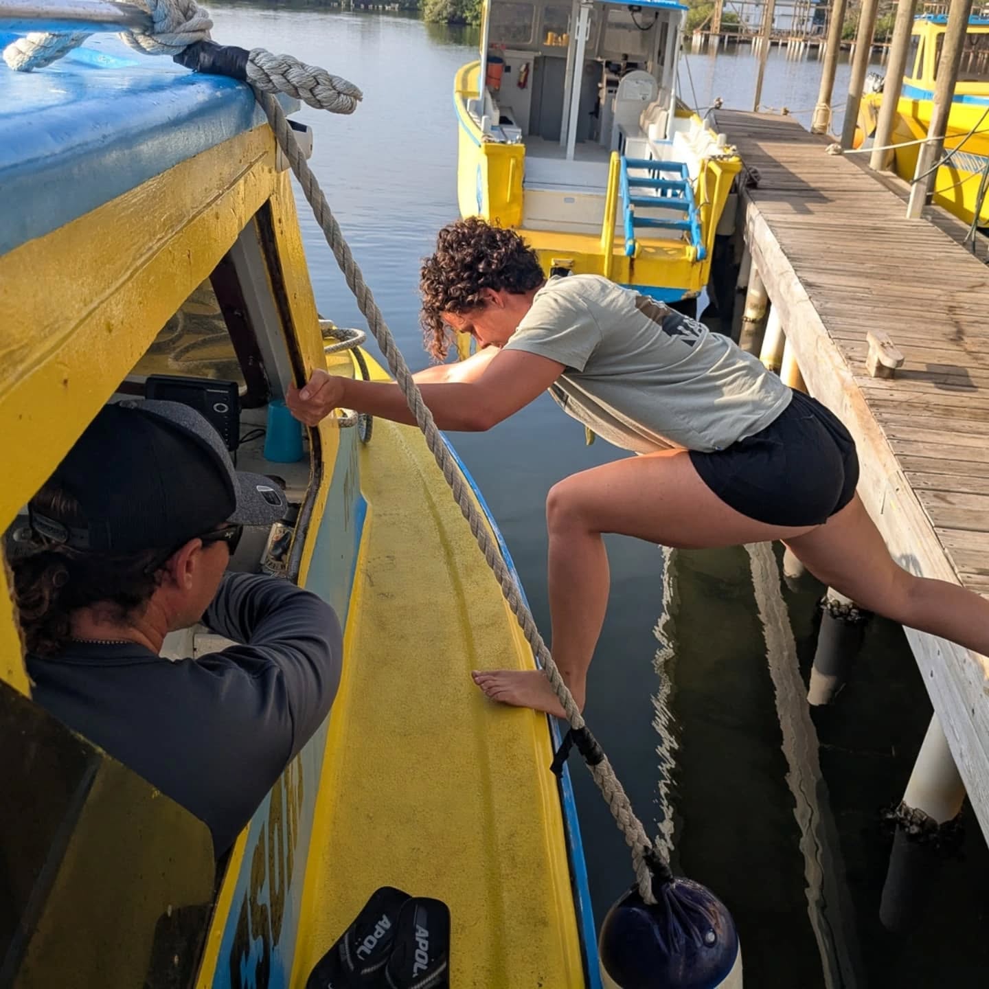 Do you want to know what it's like to live on a Caribbean island off the coast of Honduras while diving almost every day, doing a dive master? Check out our newest blog post!
🤿 ⛱️ 🌅
Check it out on our website (link in bio).
@rachstock
@michaelbarbour97