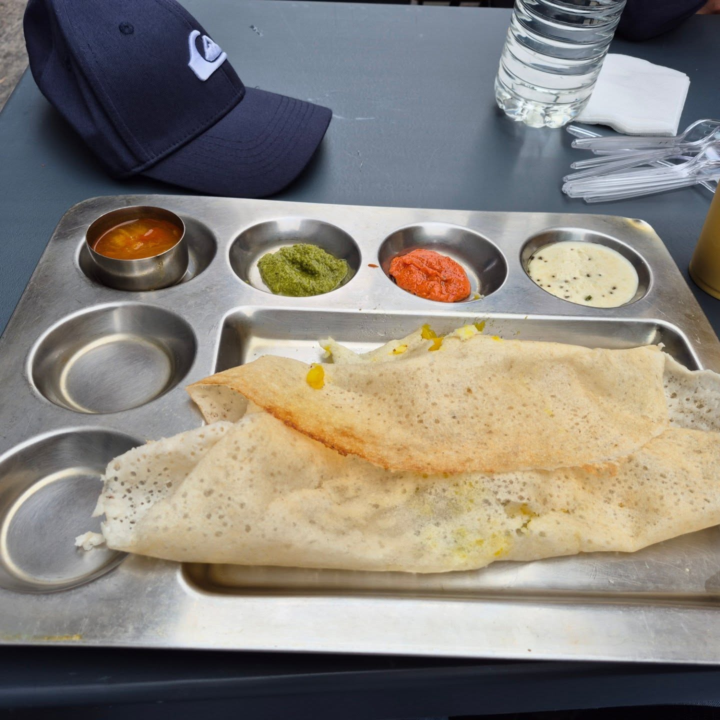 Fête de #ganesh ce week-end à #Paris
L’occasion de bien manger, même si la présentation laissait souvent à désirer 😅
#yummy #indianfoodlovers #food #foodporn #foodstagram