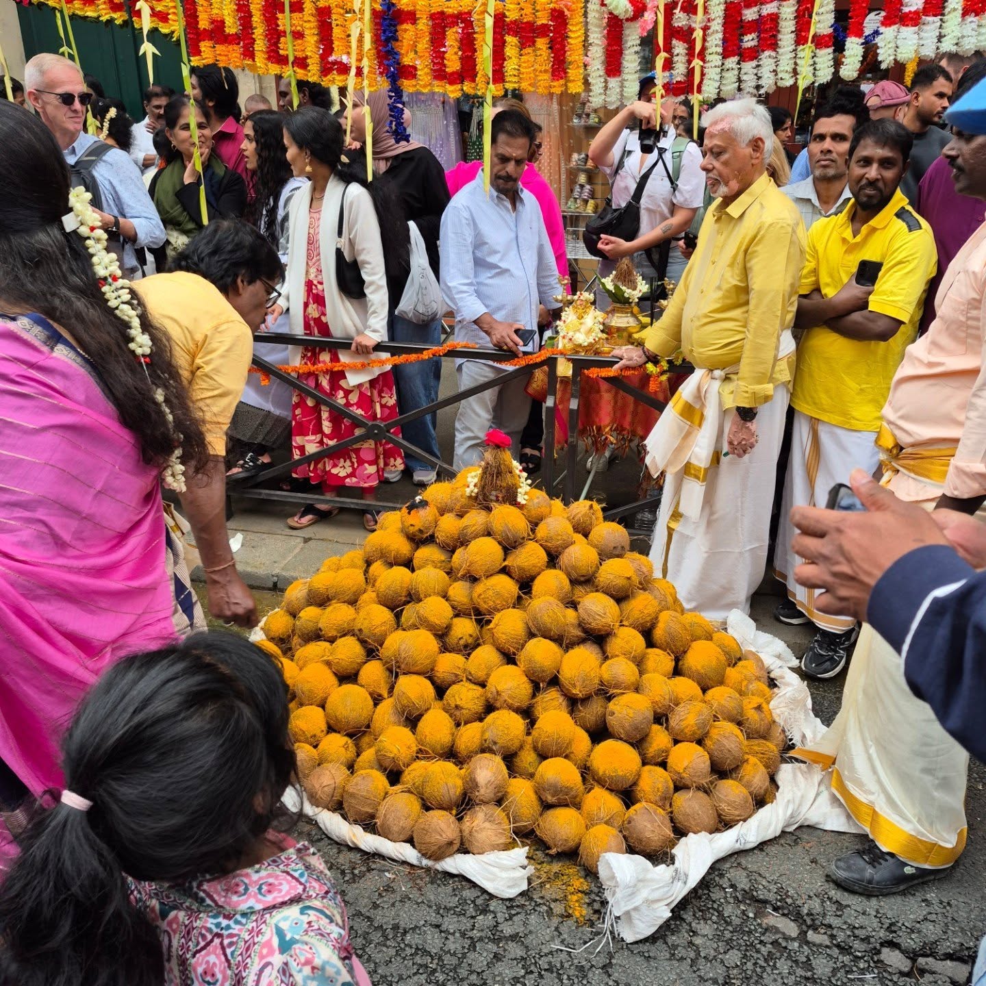 Fête de #ganesh ce week-end à #Paris
L’occasion de bien manger, même si la présentation laissait souvent à désirer 😅
#yummy #indianfoodlovers #food #foodporn #foodstagram