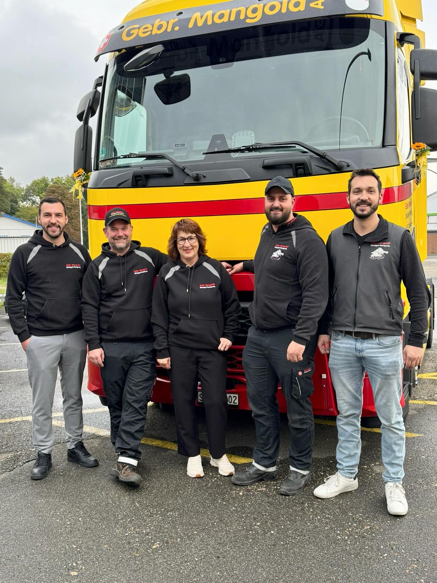 Ein kleiner Rückblick auf das gestrige Obergösger Gewerbetreffen, welches bei Gebr. Mangold AG stattgefunden hat. 👏🏼
Wir haben uns sehr darüber gefreut, den Anwesenden die Welt des Strassentransports näher zu bringen. 🚚🛣️