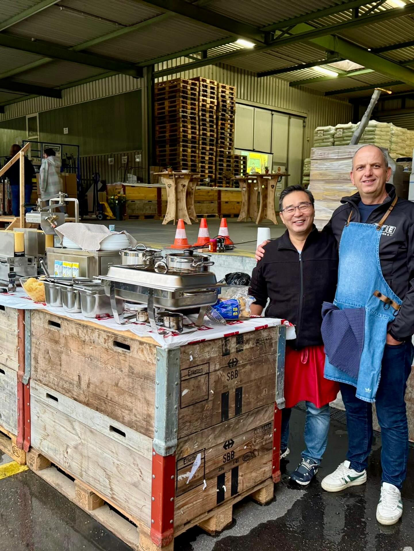 Ein kleiner Rückblick auf das gestrige Obergösger Gewerbetreffen, welches bei Gebr. Mangold AG stattgefunden hat. 👏🏼
Wir haben uns sehr darüber gefreut, den Anwesenden die Welt des Strassentransports näher zu bringen. 🚚🛣️