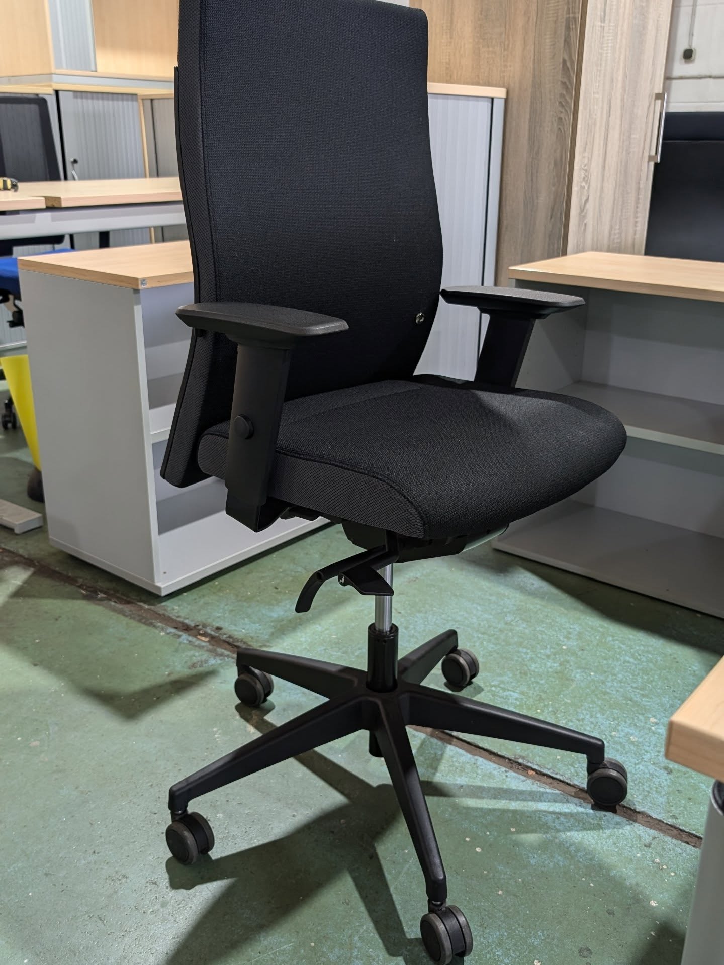 Neue gebrauchte eingetroffen! Barhocker / Drehstühle / SchränkeNur in Gronau #holsab #lagerverkauf #büromöbel #hannover #gronau #barhocker #schränke #gebraucht #secondhand #bene #spiegels #interstuhl #brunner