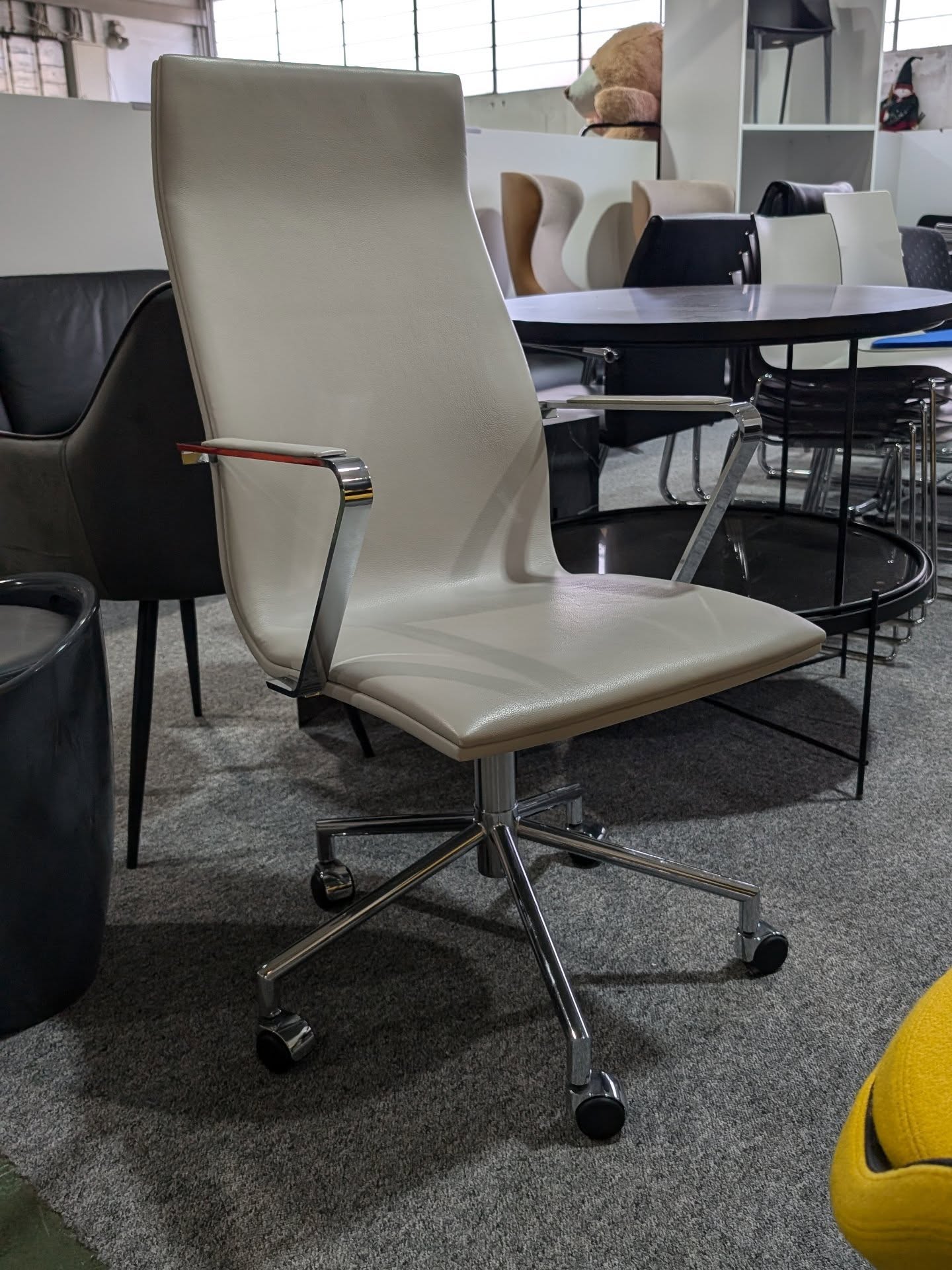 Neue gebrauchte eingetroffen! Barhocker / Drehstühle / SchränkeNur in Gronau #holsab #lagerverkauf #büromöbel #hannover #gronau #barhocker #schränke #gebraucht #secondhand #bene #spiegels #interstuhl #brunner