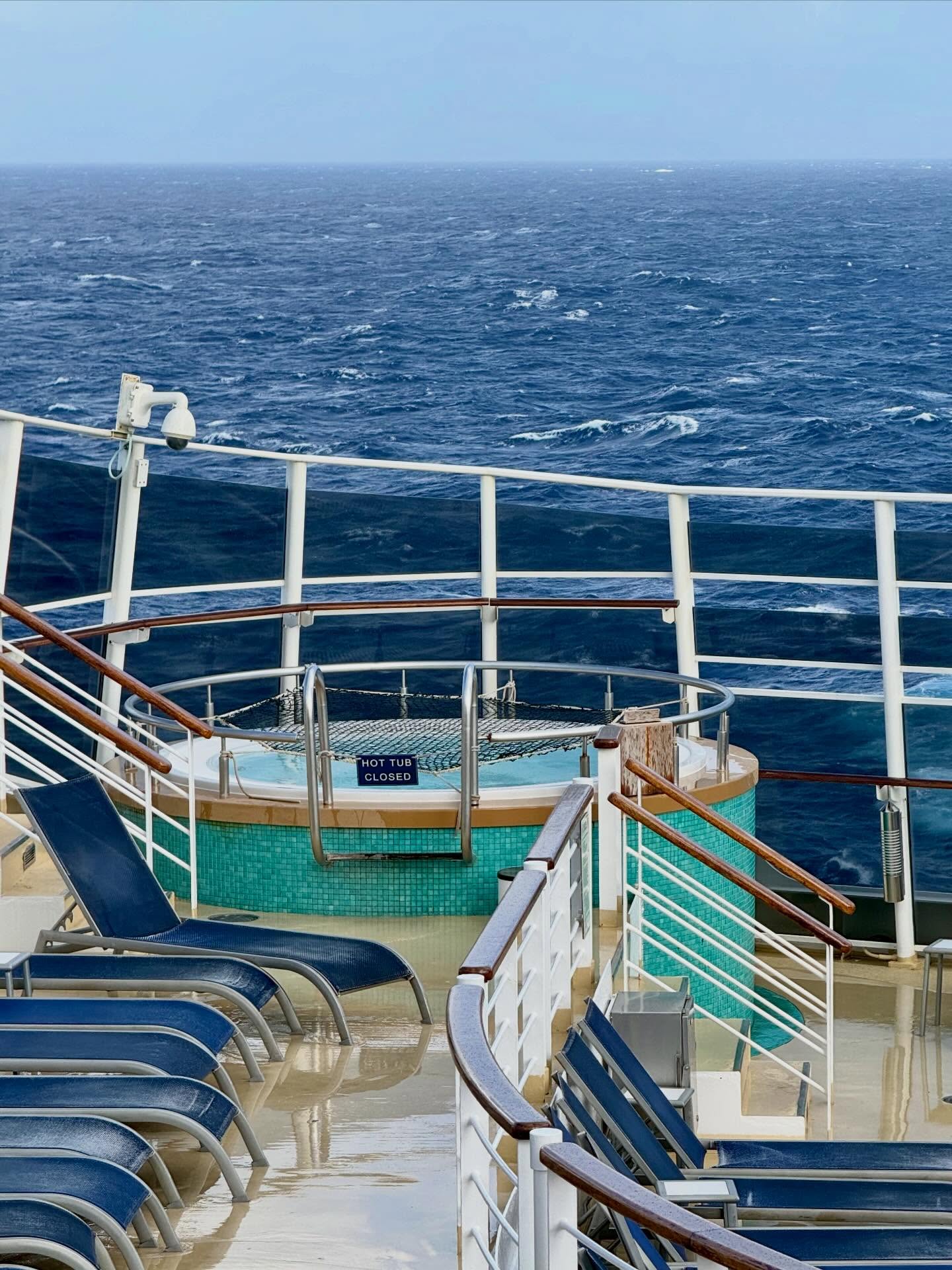 🚢 New Blogpost about our recent transatlantic crossing by cruise! How and why we ended up there and experiences we made on the ship. Link in bio.