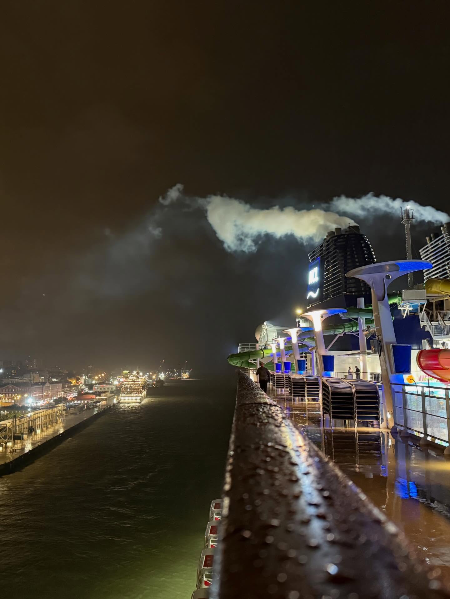 🚢 New Blogpost about our recent transatlantic crossing by cruise! How and why we ended up there and experiences we made on the ship. Link in bio.