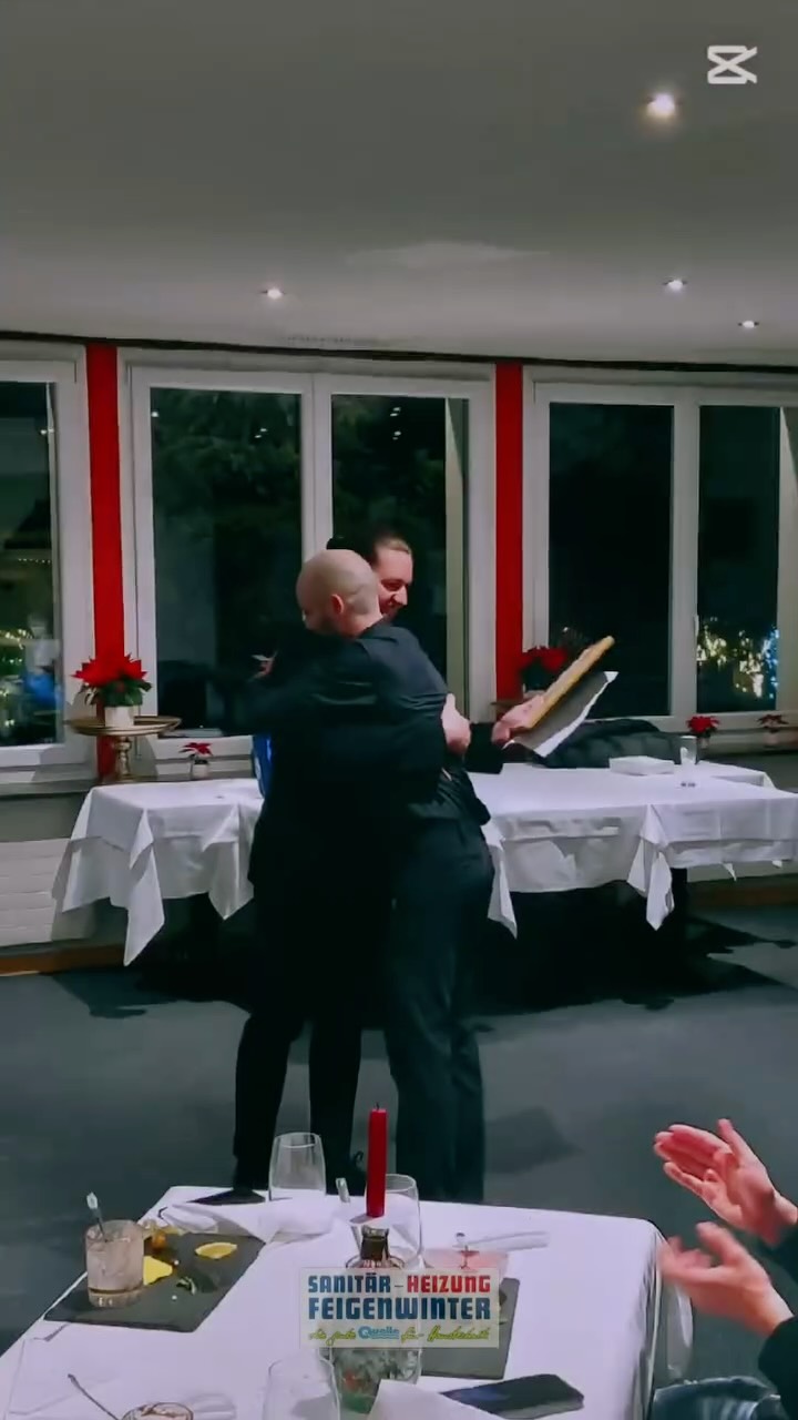 🎄✨ Interne Weihnachtsfeier bei Sanitär-Heizung Feigenwinter AG ✨🎄
Was für ein Abend! Gemeinsam mit unseren Liebsten haben wir das Jahr gebührend gefeiert, gelacht, getanzt und es richtig krachen lassen 🥂💃
Ein riesiges Dankeschön an Raphael Feigenwinter sowie an alle Beteiligten, die dieses grossartige Fest organisiert haben super Stimmung, viele lustige Momente und einfach ein unvergesslicher Abend 🙌
Ein perfekter Jahresabschluss für unser Team und jetzt heisst es: Vollgas Richtung 2026! 🚀🔥
Danke an unser ganzes Team – ihr seid der Wahnsinn ❤️
#feigenwinterag #sanitärheizung #sanitär #heizung #handwerk #handwerkerliebe #teamwork #teamfeigenwinter #weihnachtsfeier #firmenfeier #jahresabschluss #dankbarkeit #superteam #bestesteam #starkesteam #workhardpartyhard #zusammenstark #feiernwirdürfen #spassbeiderarbeit #betriebsfamilie #vollgas #neuesjahr #2026wirkommen #feigenwinter