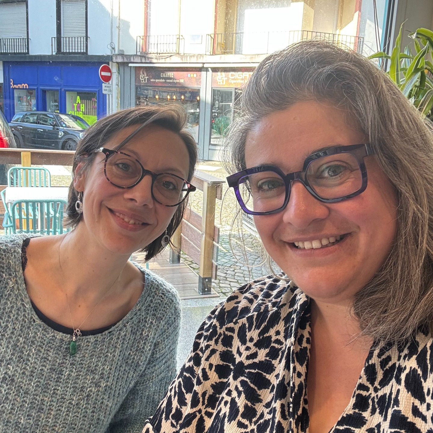 Qui est cette femme avec moi ? C'est Virginie Dissard @vi.graphie_virginiedissard , c'est la graphis…