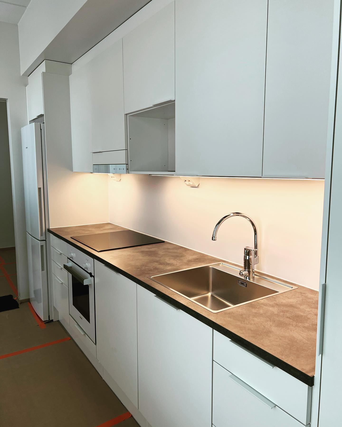 Alkaa olemaan taas yksi kerrostalo maaliviivalla ⚡️💡 #sähkö #sähköasennus #kerrostalo #sauna #led #socket #pistorasia #valaistus