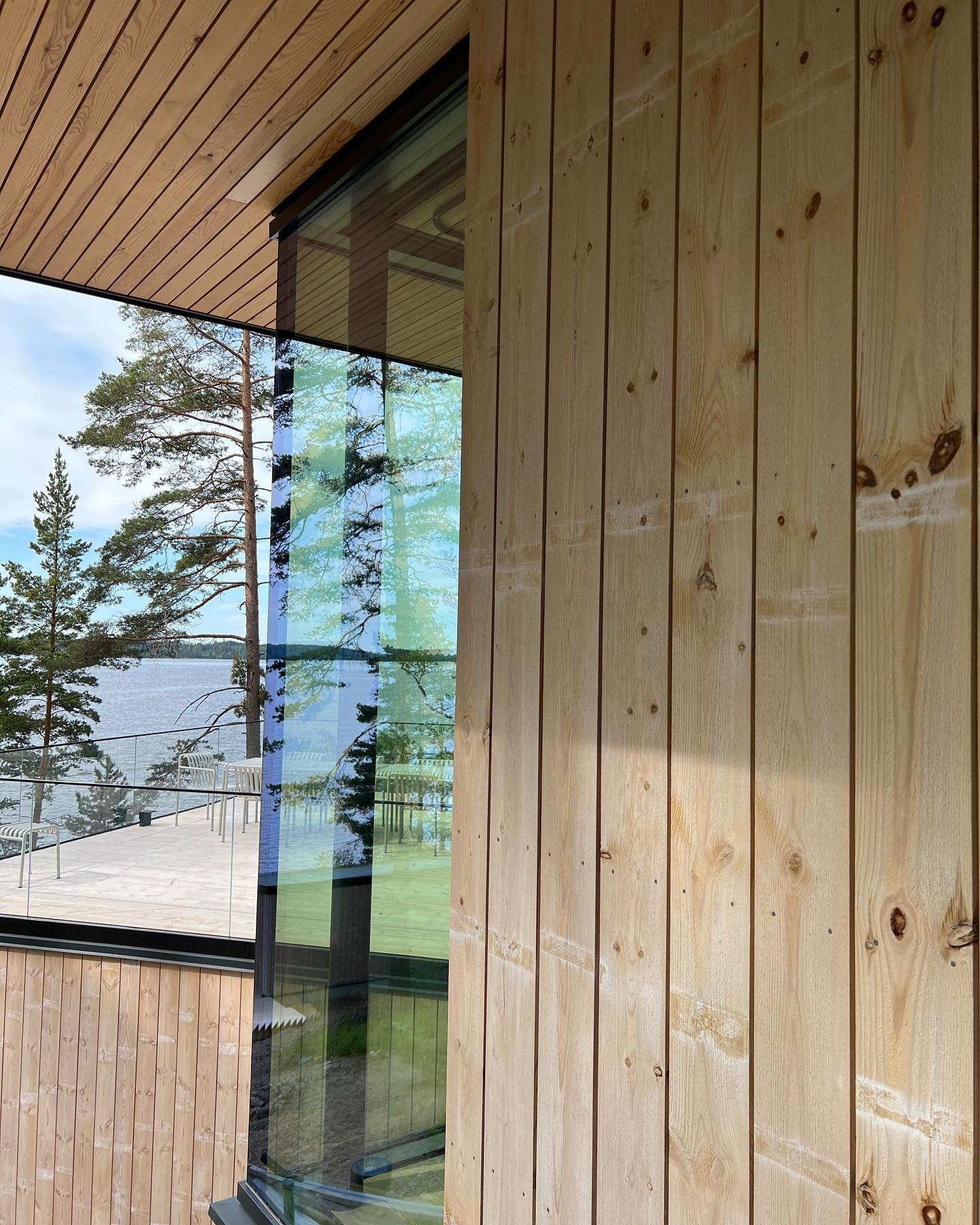 Upeisiin Lohjanjärven maisemiin valmistumassa mökki missä ei ole laadusta tingitty ! #sähköasentaja #gira #sähköasennus #sähkö