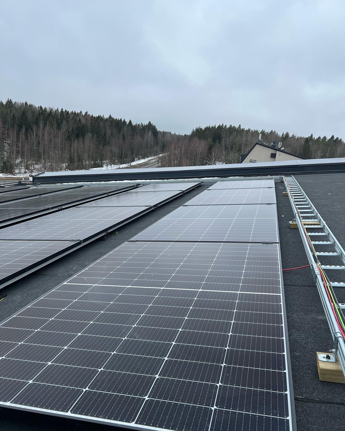 Säästä rahaa ja ympäristöä aurinkopaneeleilla!
Espooseen valmistunut uudiskohde johon asennettiin 20kW järjestelmä palvelemaan kerrostalon ilmanvaihtoa ja lämmitystä.
Asennamme aurinkopaneelit ammattitaidolla ja luotettavasti. Pyydä ilmainen tarjous jo tänään!
#aurinkopaneeli #electrician #rexel #orima #sähköasentaja #sähköasennus #solarpanels #huawei