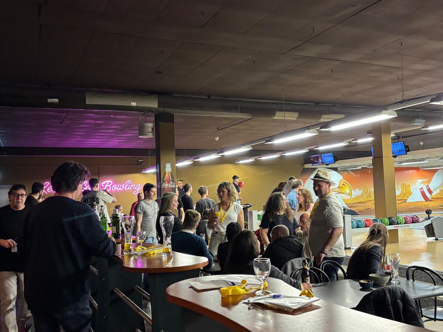 What a weekend! 🥳🎳
Am vergangenen Samstag haben wir mit dem ganzen Elefanten-Team 🐘 und ihren Partner/innen einen tollen Abend im Bowlingscenter Trimbach verbracht. Bingo, Bowling, Billard und Speis & Trank standen auf dem Programm. 😄 Merci an alle, die dabei waren. 🙌🏼