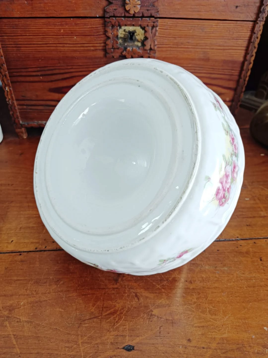 🥚 Lundi de Pâques oblige… les œufs sont à l’honneur !
Et quoi de mieux pour les sublimer qu’un joli présentoir à œufs en porcelaine ?
Avec son décor floral délicat et son liseré doré, il transforme instantanément une simple table en brunch de fête.
Parfait pour présenter 6 œufs avec élégance — ou pour impressionner discrètement la belle-famille.
🔎 Très bon état
📏 Diamètre 16 cm – hauteur 14 cm
⚖️ 0,7 kg
🏷️ Prix : 34 € + frais de livraison
📦 Retrait à l'atelier de Villeneuve d'Ascq, livraison possible sur la métropole lilloise ou envoi partout ailleurs !
#paques #artdelatable #vaisselleancienne #lesimparfaits #tabledepaques