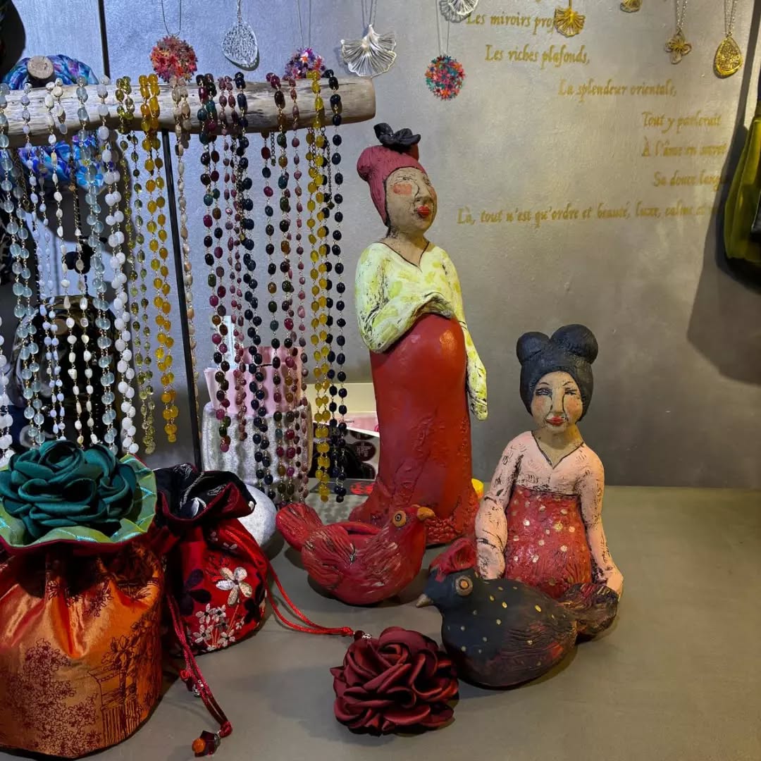 Deux dames ont trouvé une nouvelle vie à @la_petite_manufacture , rue du Trésor, à Neuchâtel