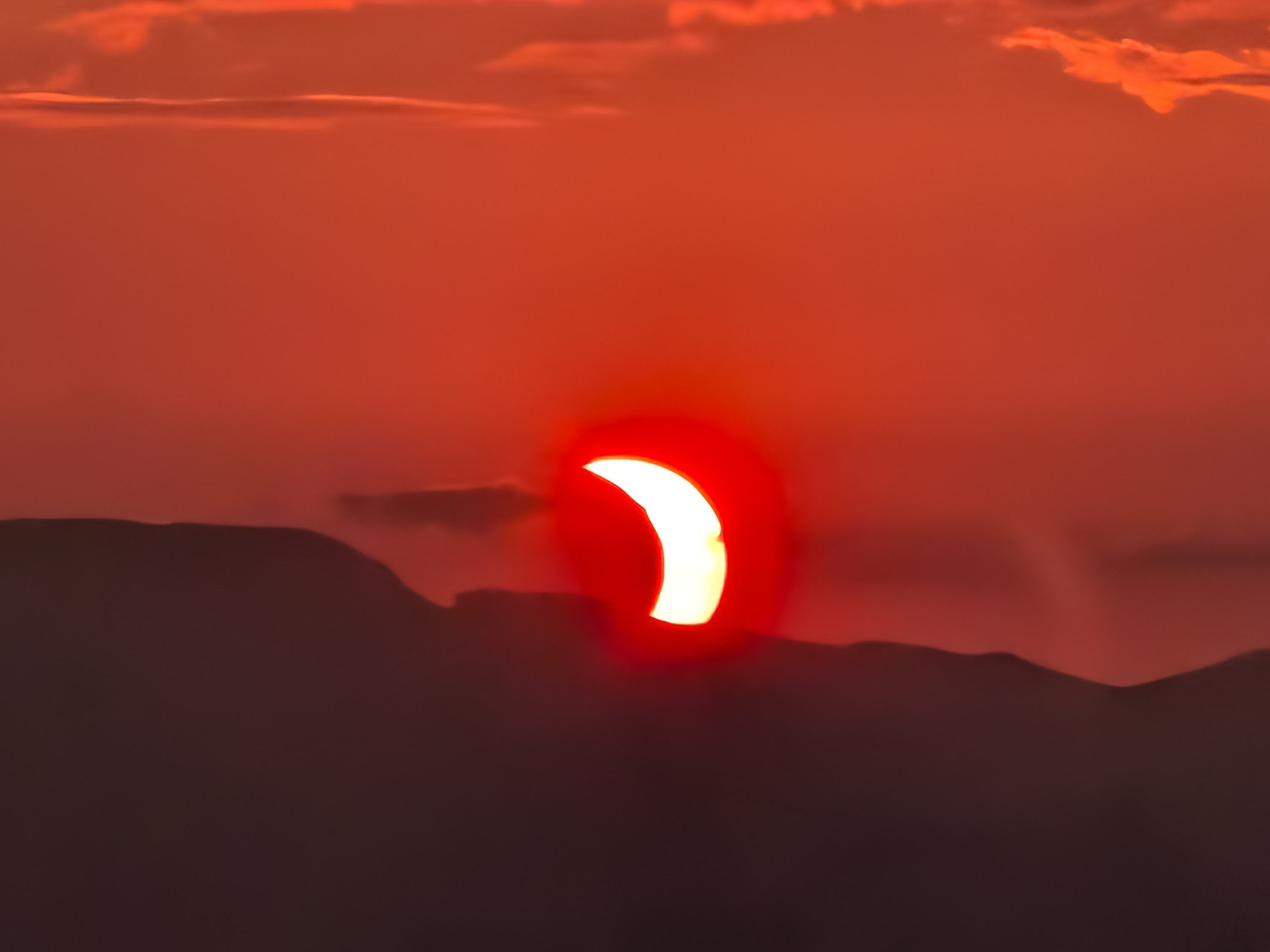 Toutes les images de l'éclipse du 12 août depuis l'hôtel Weisshorn sur annitrek.com/blog